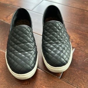 Girl’s Steve Madden slip on shoes